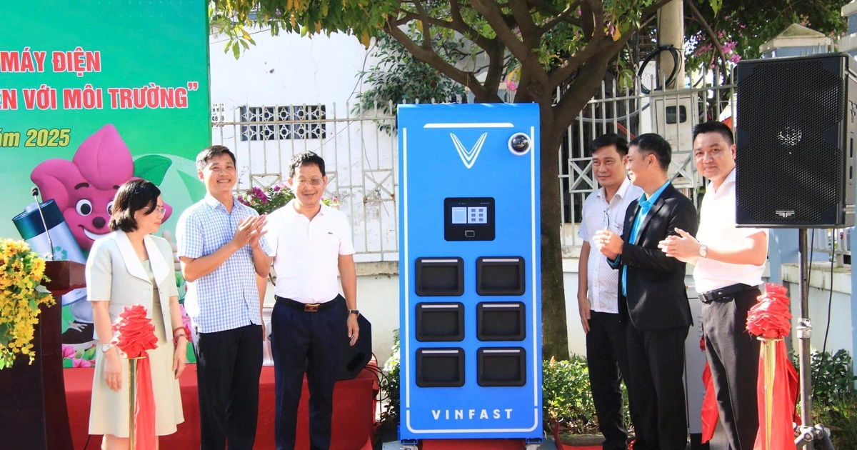 Phường đầu tiên của TP.HCM lắp trạm sạc, tủ đổi pin xe máy điện