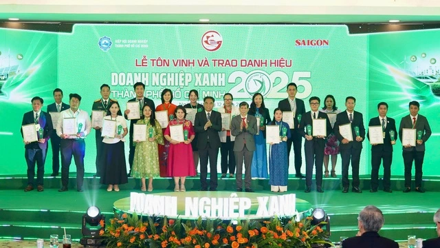 TP.HCM tôn vinh và trao danh hiệu Doanh nghiệp Xanh 2025 cho 155 công ty - Ảnh 1