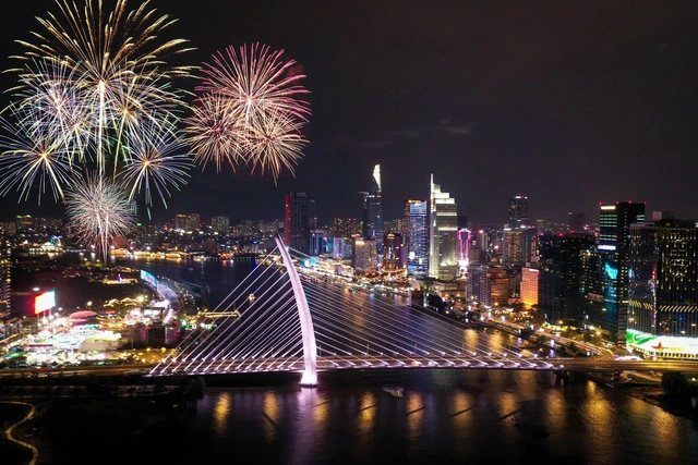 Trời chiều lòng du khách dịp tết tây - Ảnh 2