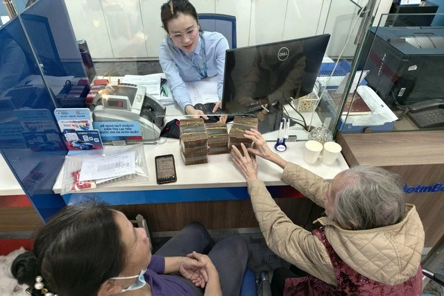 Chi tiền bồi thường hỗ trợ cho người dân thuộc dự án quảng trường cạnh hồ Gươm - Ảnh 2