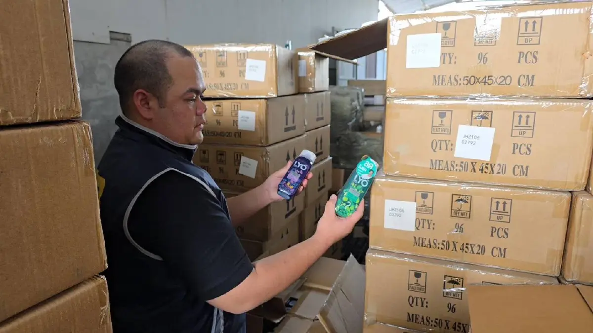 Đột kích một kho hàng, công an tóm gọn đường dây phân phối dầu gội và sữa rửa mặt giả quy mô lớn, tịch thu gần 120.000 sản phẩm nhái - Ảnh 3