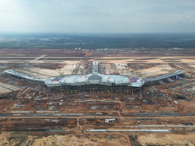 Siêu dự án 16 tỷ USD lớn nhất Việt Nam: 15.000 người "phủ kín" đại công trường ngày nghỉ lễ - Ảnh 3