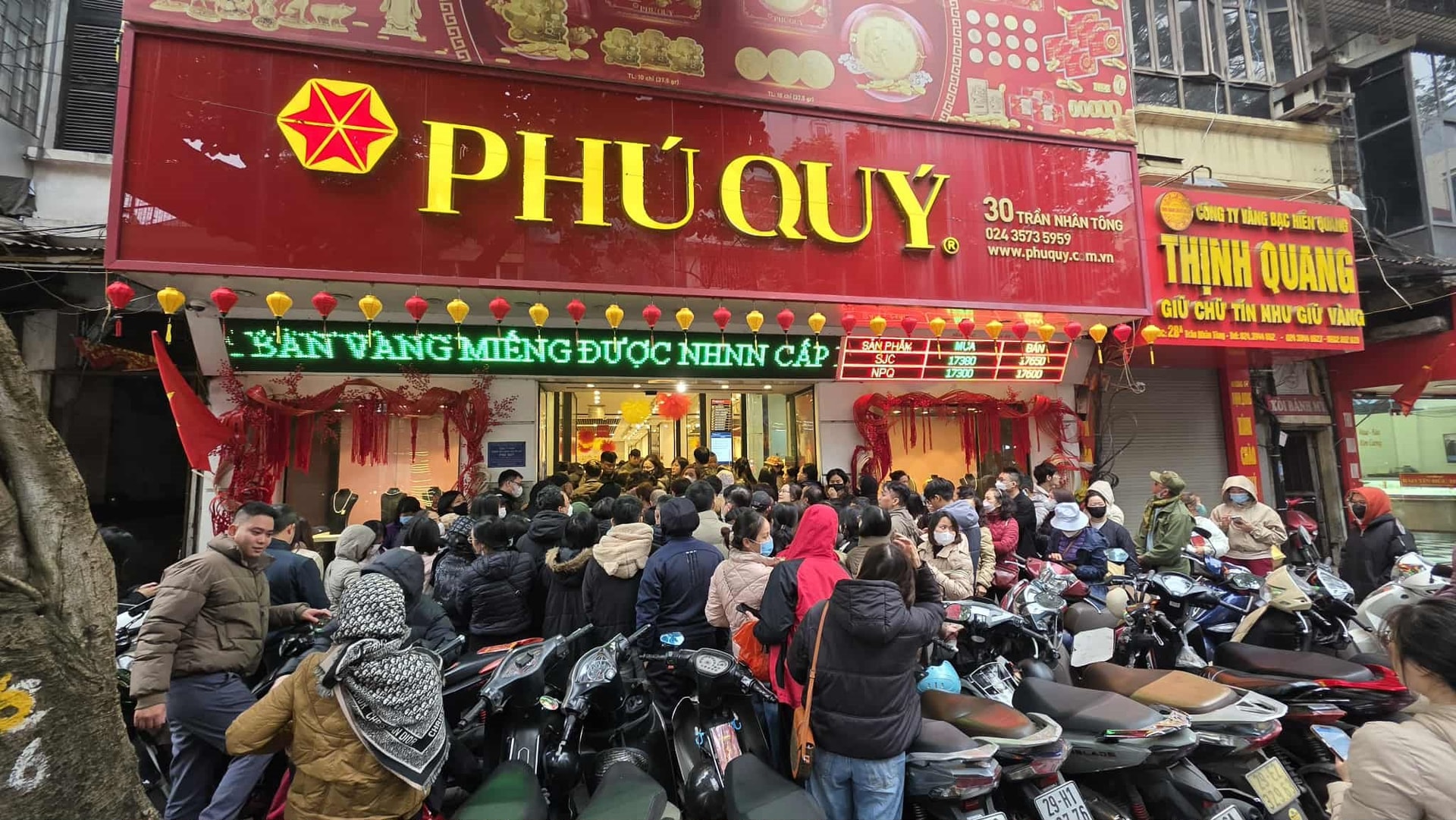 Giá bạc tăng mạnh cùng giá vàng, vượt 122 triệu đồng/kg - Ảnh 1