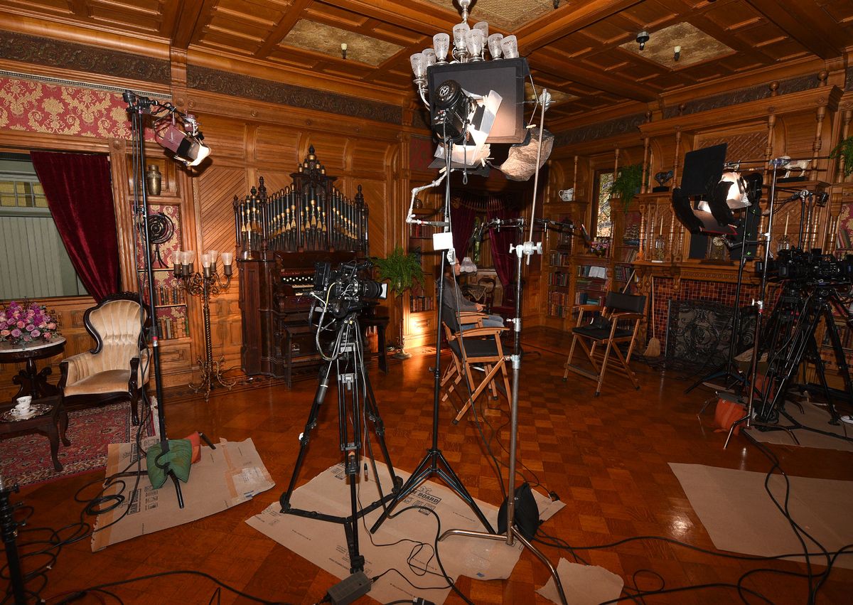 Những bí mật kinh hoàng về "ngôi nhà kỳ lạ nhất từng được xây dựng" có hơn 200 phòng, 10.000 cửa sổ và 2.000 cửa ra vào - Ảnh 8