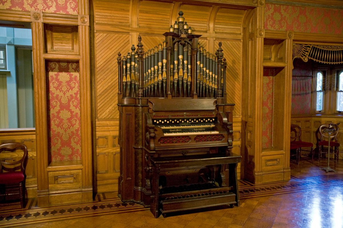 Những bí mật kinh hoàng về "ngôi nhà kỳ lạ nhất từng được xây dựng" có hơn 200 phòng, 10.000 cửa sổ và 2.000 cửa ra vào - Ảnh 7