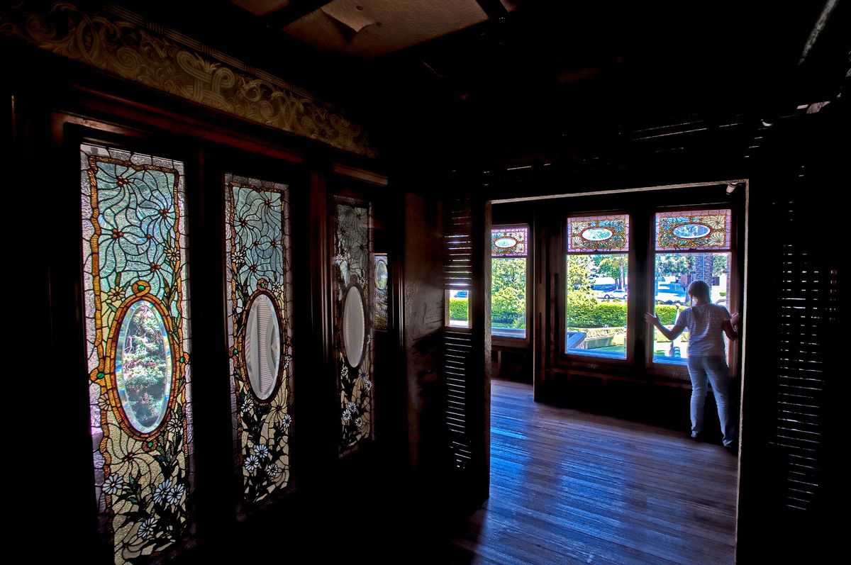 Những bí mật kinh hoàng về "ngôi nhà kỳ lạ nhất từng được xây dựng" có hơn 200 phòng, 10.000 cửa sổ và 2.000 cửa ra vào - Ảnh 6