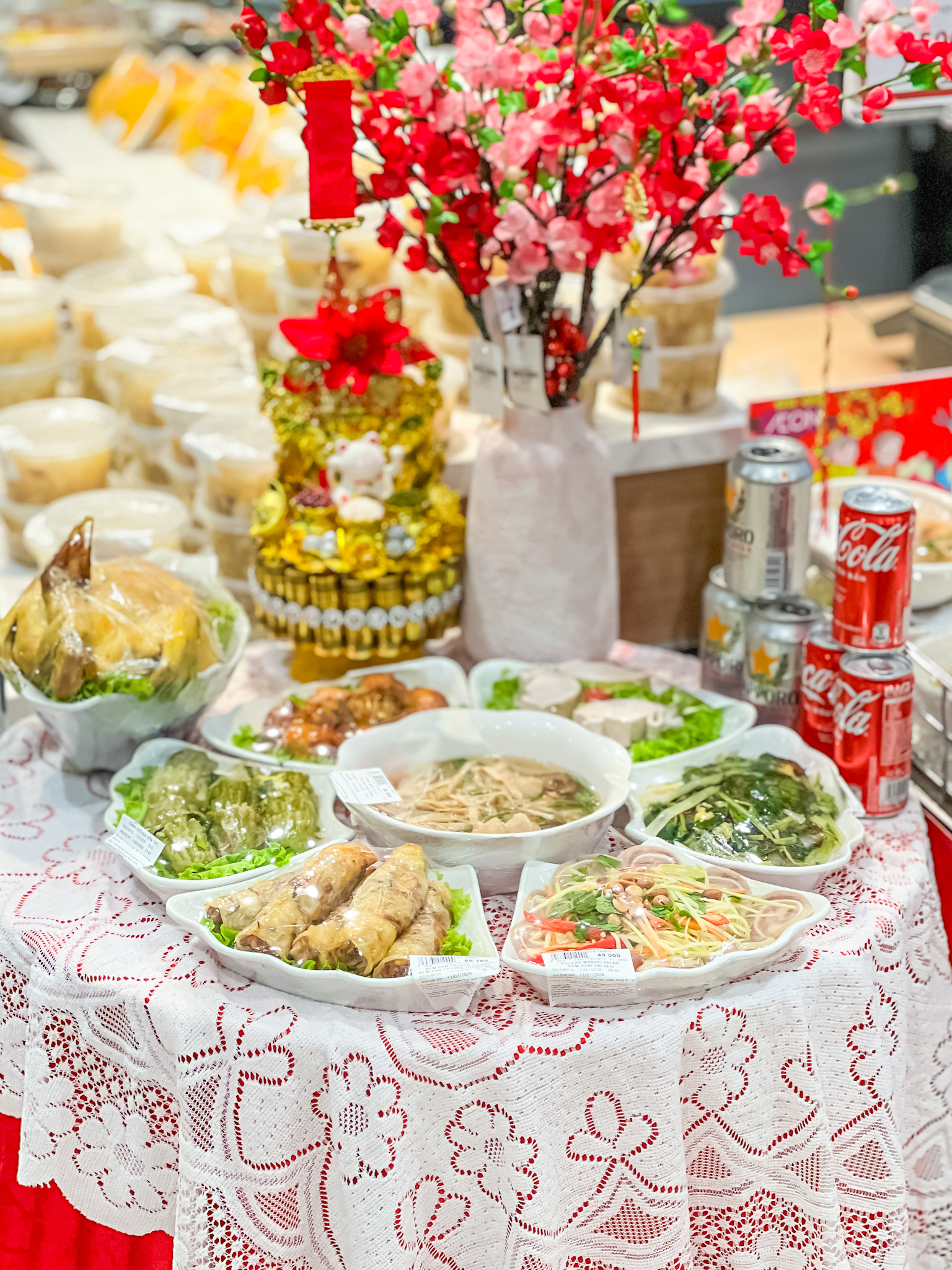 Aeon Mall bây giờ bán cả cỗ Tết "full mâm 10 món", nhìn cực xịn nhưng giá thế nào? - Ảnh 1