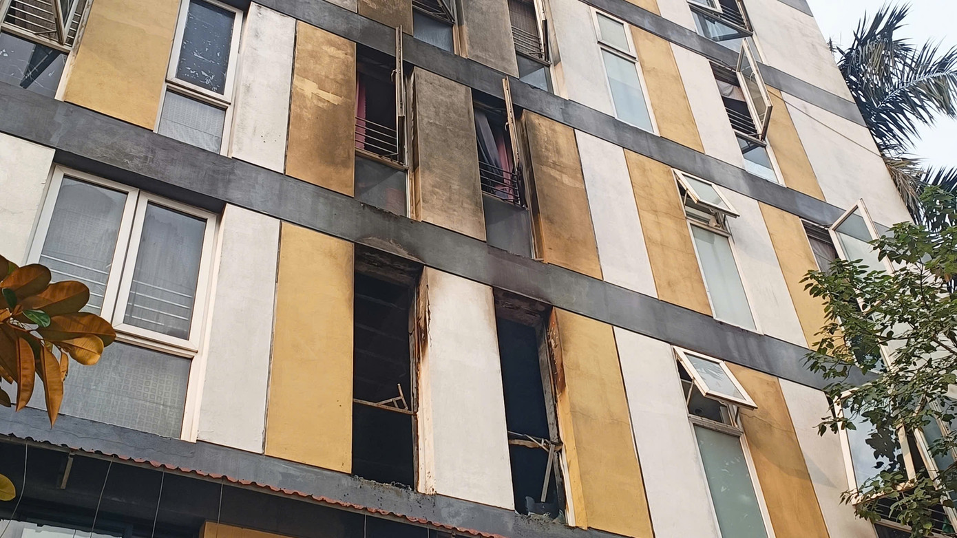 Hiện trường vụ cháy nhà trọ làm 7 người mắc kẹt - Ảnh 4