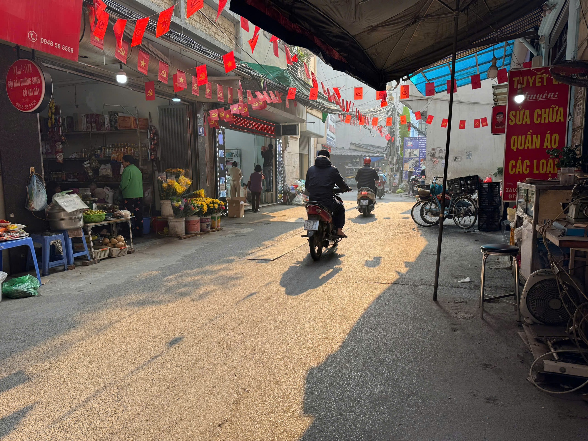 Hà Nội xoá bỏ chợ cóc, tiểu thương lo kế sinh nhai - Ảnh 8