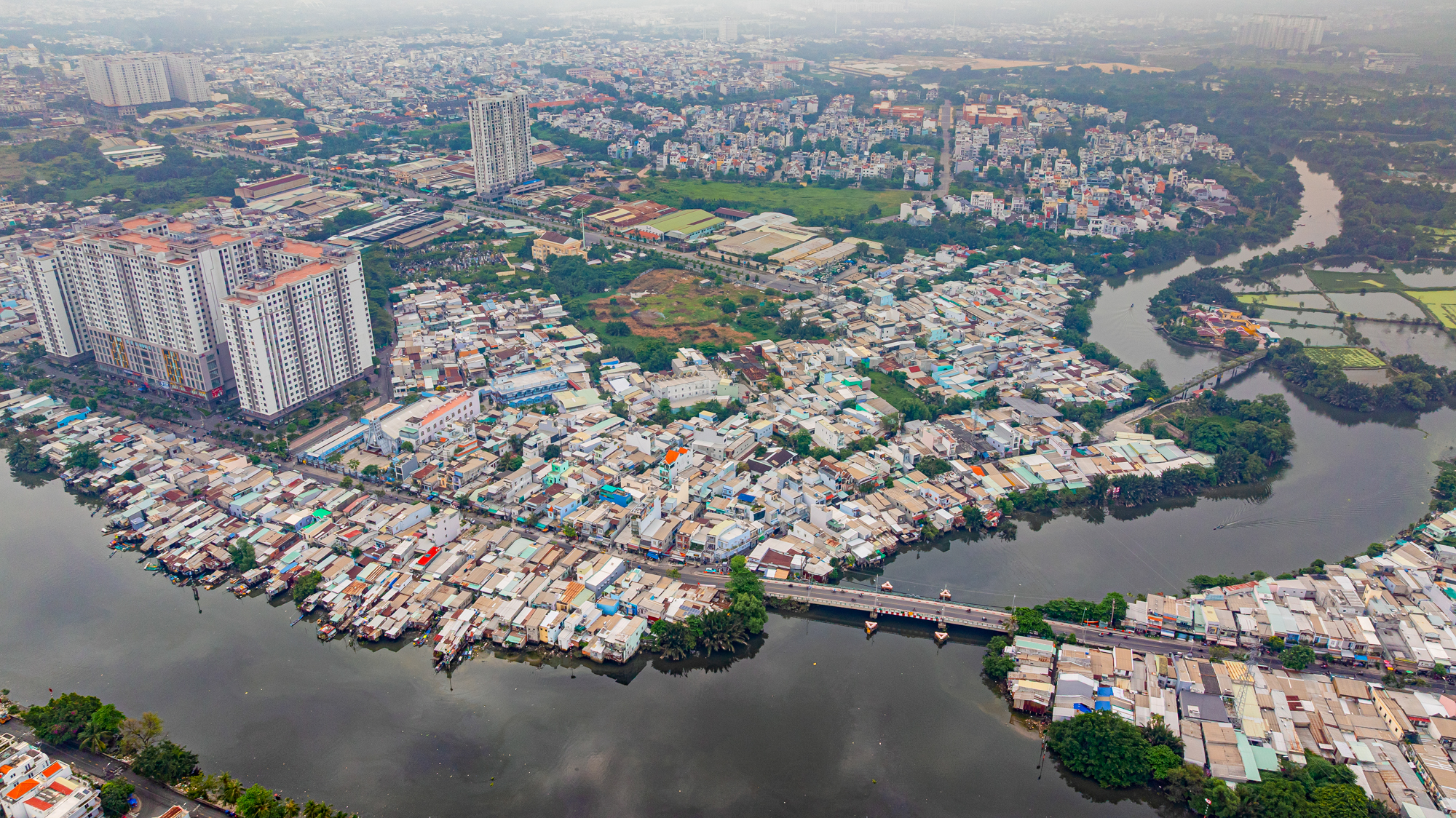 Cảnh Người dân sống cạnh 2 con rạch nước đen chờ “đổi đời” từ dự án 17.000 tỷ đồng tại TPHCM - Ảnh 10