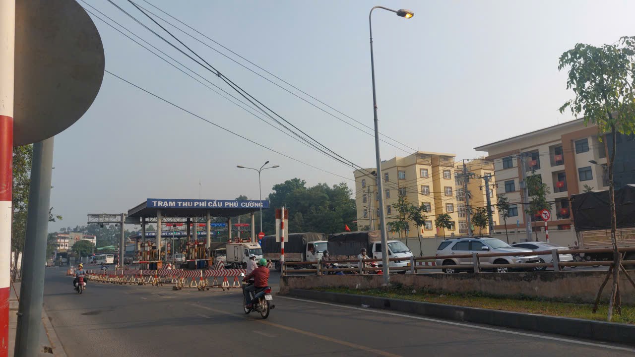 Vụ một cây cầu quan trọng ở TPHCM bị cảnh báo mất an toàn: Tiến hành sửa chữa các khe co giãn - Ảnh 3