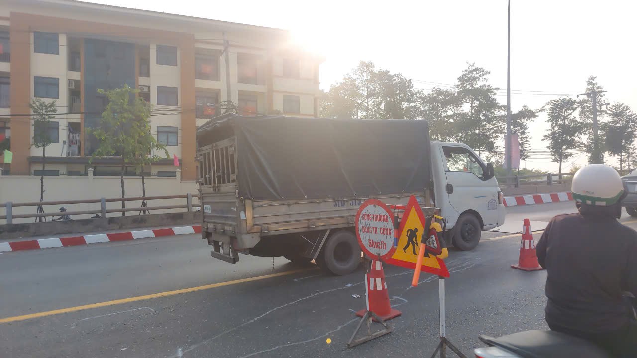 Vụ một cây cầu quan trọng ở TPHCM bị cảnh báo mất an toàn: Tiến hành sửa chữa các khe co giãn - Ảnh 4