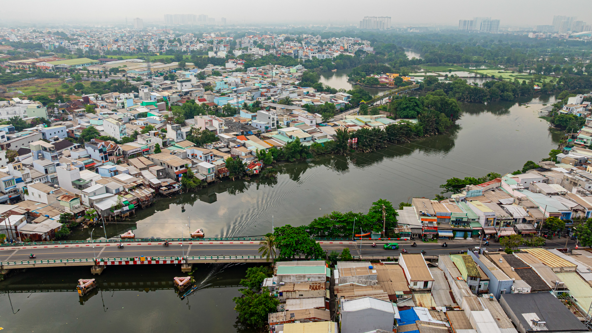 Cảnh Người dân sống cạnh 2 con rạch nước đen chờ “đổi đời” từ dự án 17.000 tỷ đồng tại TPHCM - Ảnh 11