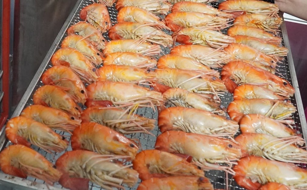 "Con tôm ôm cây lúa" bán 1 triệu đồng/kg nhờ bí quyết này - Ảnh 1