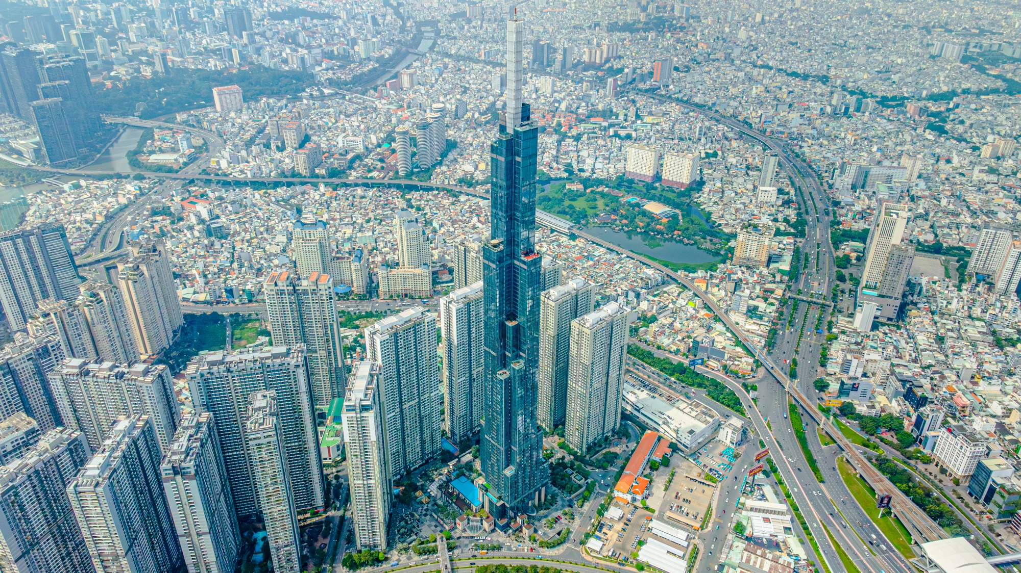 Triển vọng đầu tư 2026: Bất động sản bước vào chu kỳ mới, thị trường không còn “tăng nóng”…nhà đầu tư cần cẩn trọng với rủi ro lãi suất và dư cung cao cấp để tránh rơi vào bẫy "sóng ngắn" - Ảnh 1