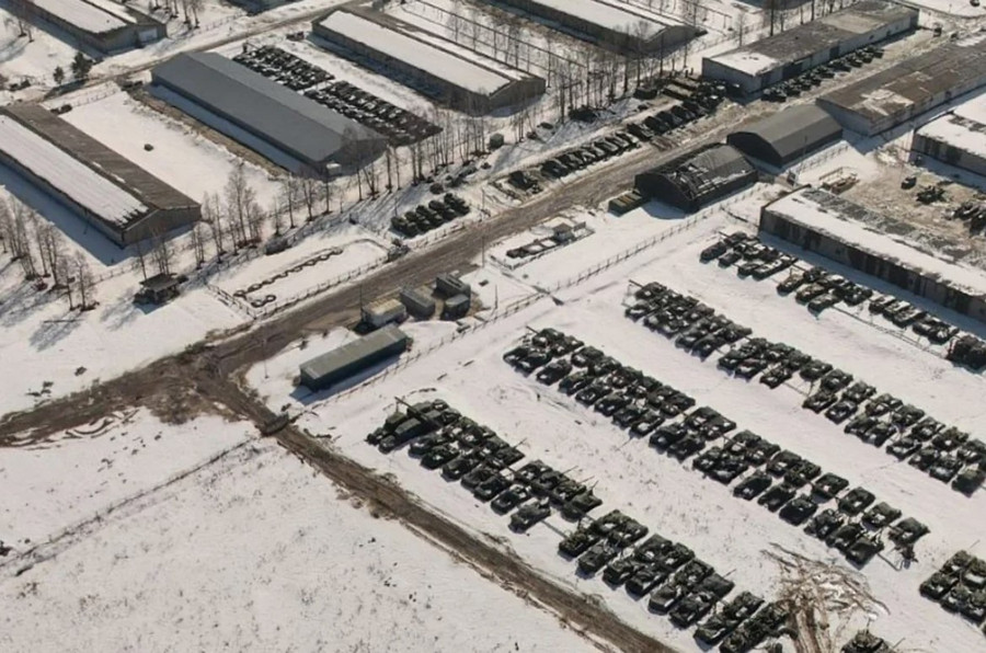 Belarus gửi lô hàng quân sự đặc biệt đến căn cứ dự trữ xe tăng của Nga - Ảnh 3