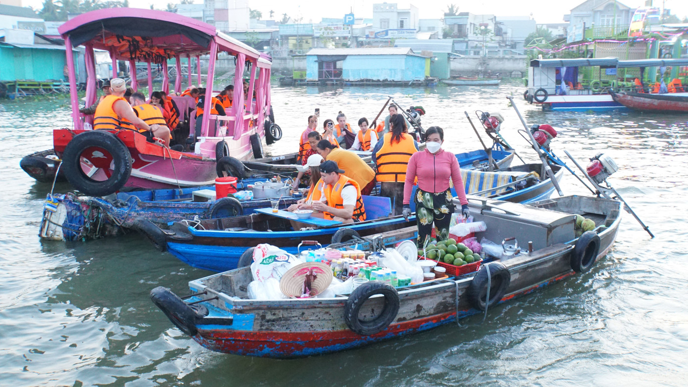 Cần Thơ thu gần 10.000 tỷ đồng từ du lịch - Ảnh 1