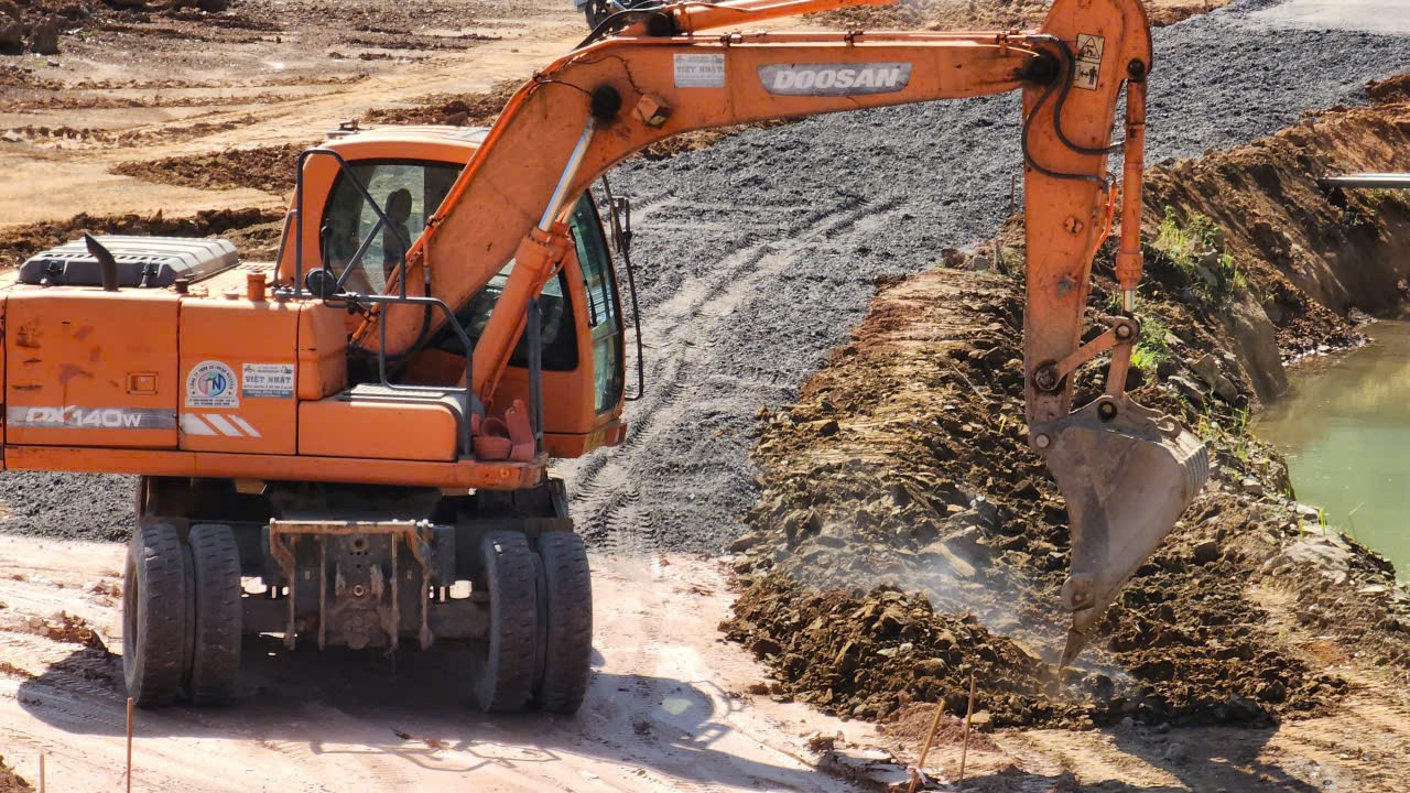 Cận cảnh thi công trạm dừng nghỉ trên cao tốc Quảng Ngãi – Hoài Nhơn - Ảnh 16