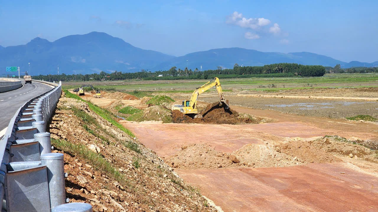 Cận cảnh thi công trạm dừng nghỉ trên cao tốc Quảng Ngãi – Hoài Nhơn - Ảnh 10