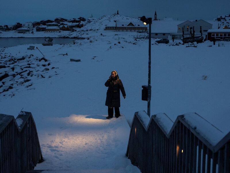 Ông Trump nói sẽ ổn hơn nếu thành người Mỹ, vì sao người Greenland chọn Đan Mạch chứ không chọn Mỹ? - Ảnh 1