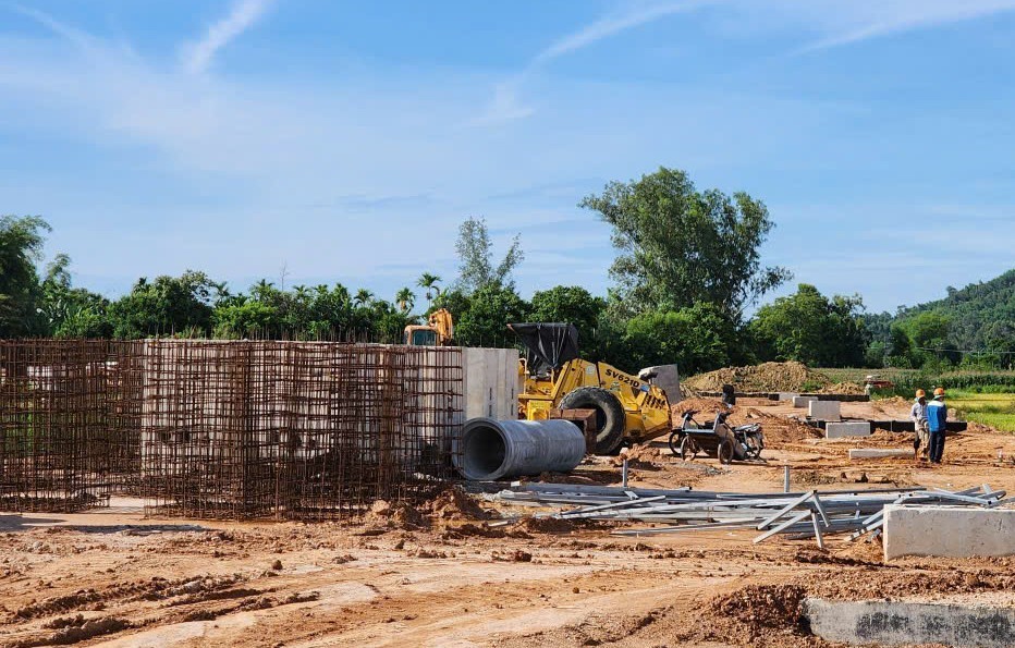 Nhiều dự án giao thông trọng điểm chậm tiến độ - Ảnh 1