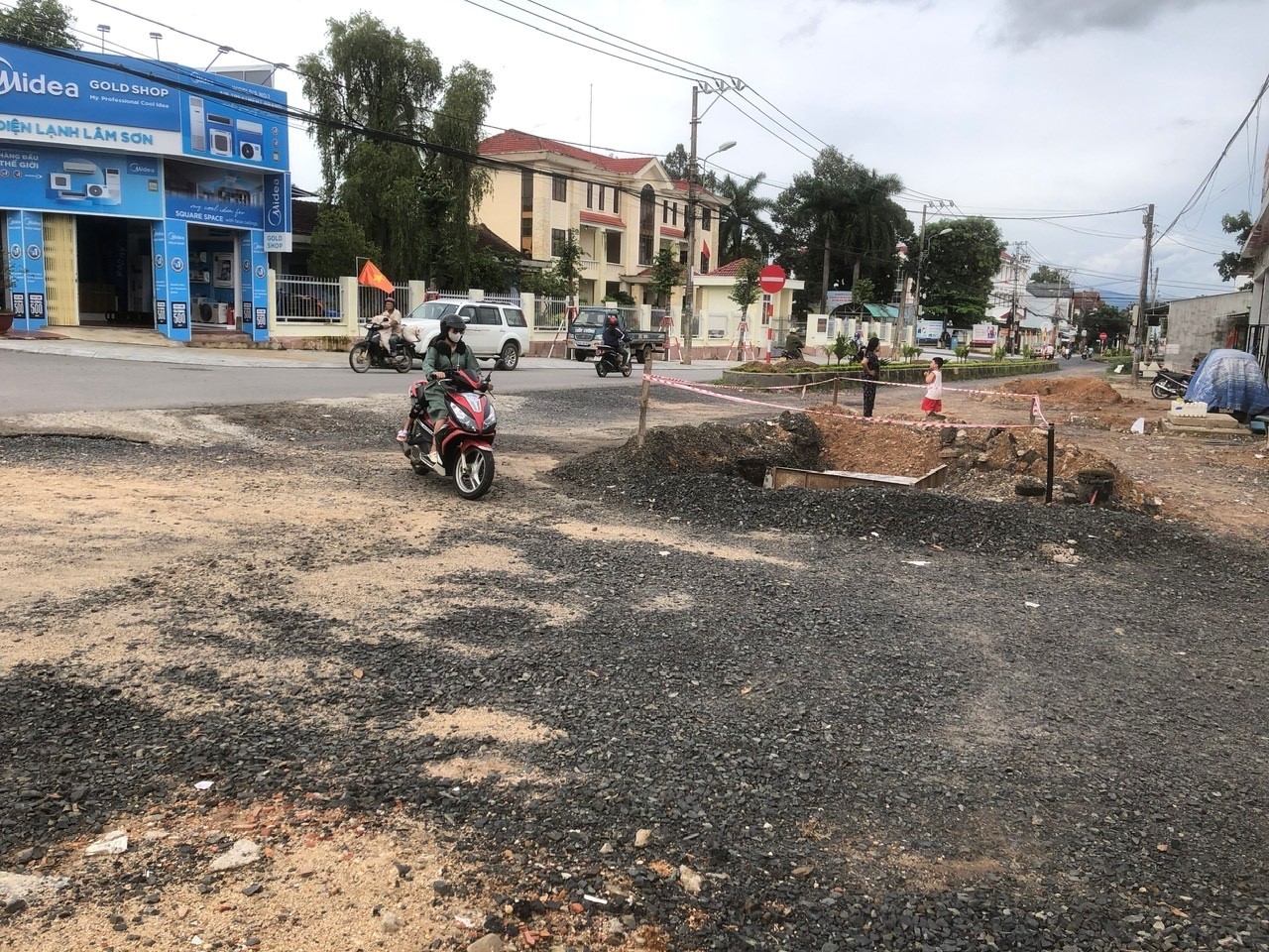 Nhiều dự án giao thông trọng điểm chậm tiến độ - Ảnh 3