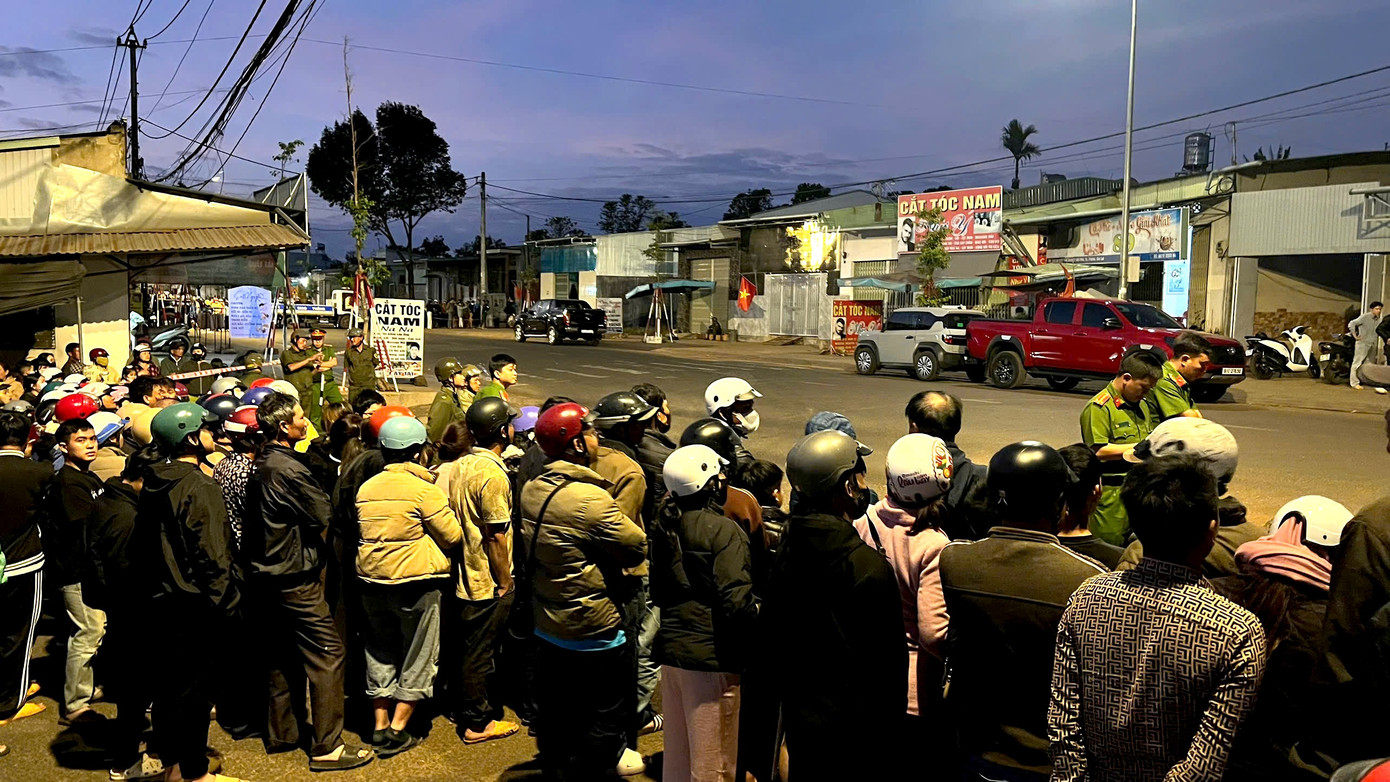 Cảnh sát phong toả căn nhà, truy tìm nghi phạm vụ cướp ngân hàng ở Gia Lai - Ảnh 8