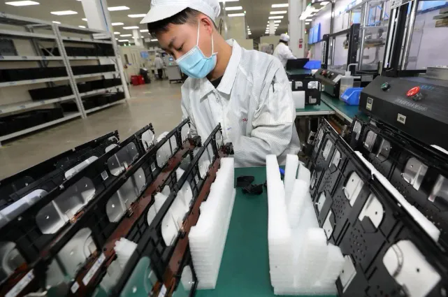 Trung Quốc siết chặt quản lý tái chế pin xe điện - Ảnh 2