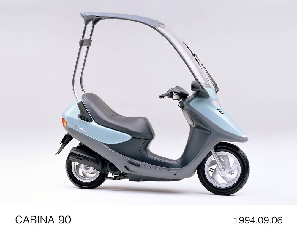 Honda Cabina: siêu phẩm xe tay ga có mái che và gạt nước thập niên 90 thách thức mọi giới hạn vật lý - Ảnh 1