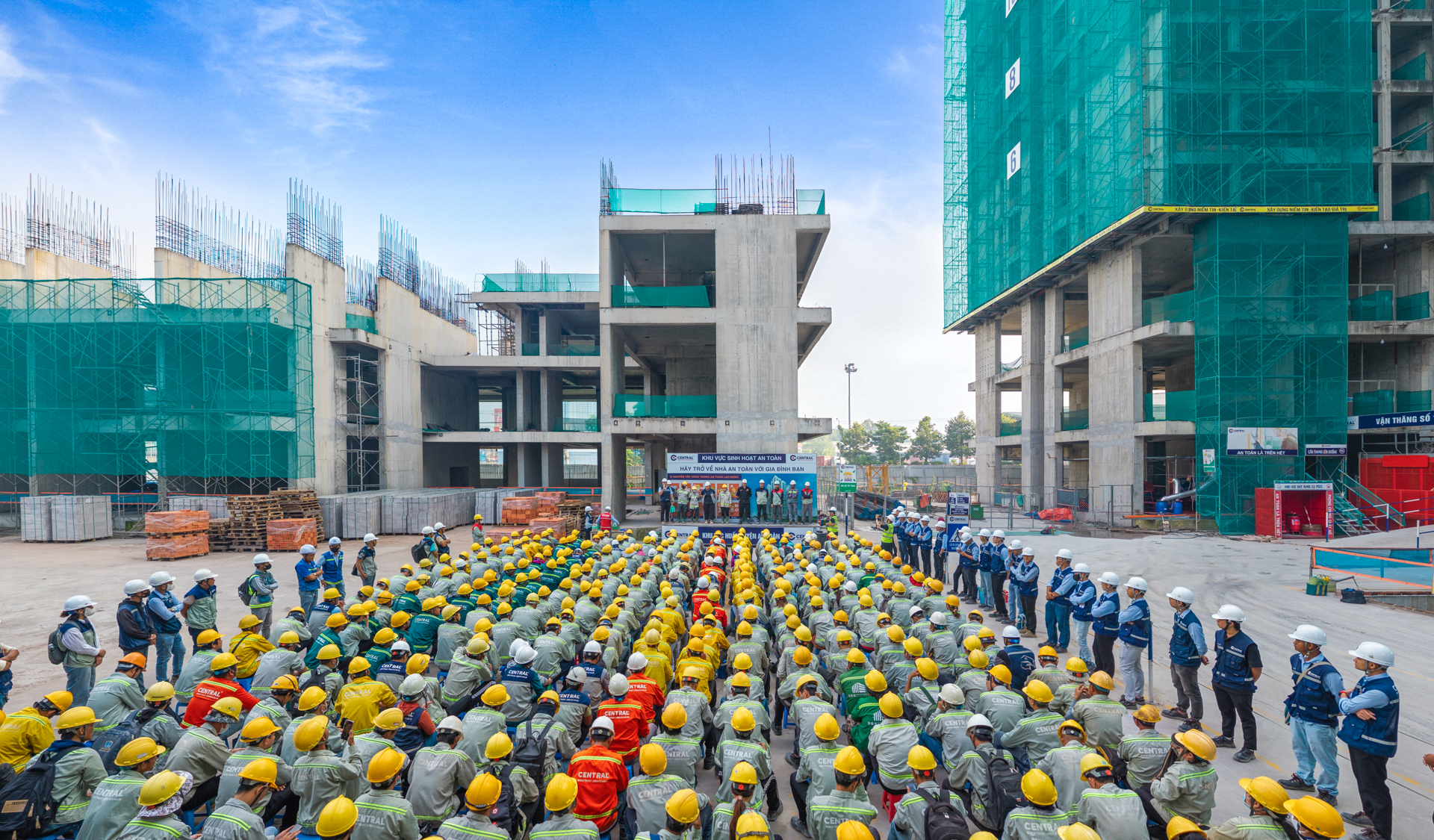 Công trường La Pura mặt tiền Quốc lộ 13 hiện tại có gì? - Ảnh 1