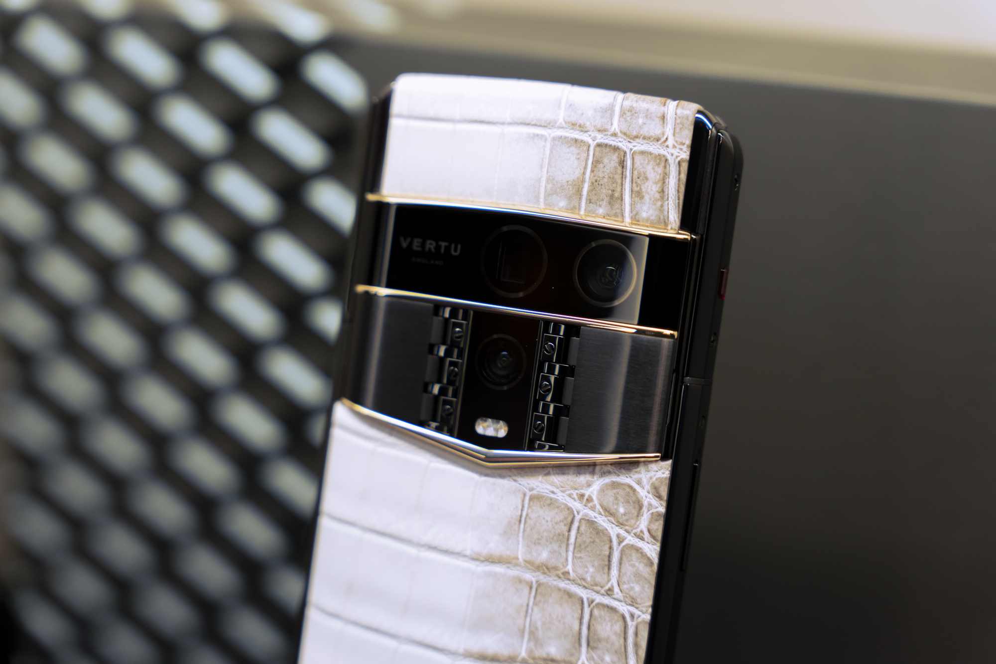 Vertu Agent Q da cá sấu bạch tạng giá hơn 1 tỷ đồng tại Việt Nam - Ảnh 2