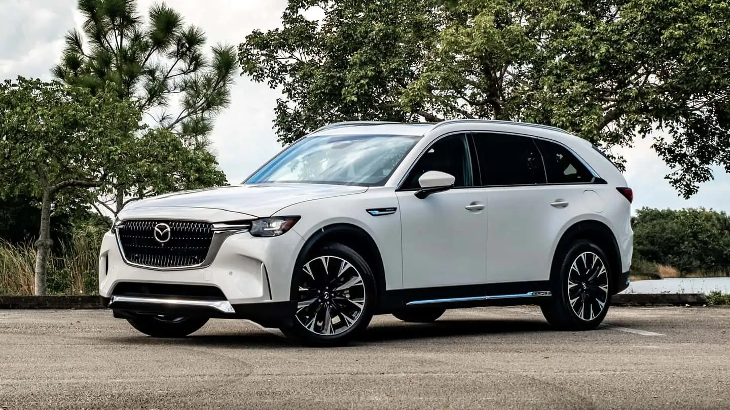 Hãng xe Nhật đầu tiên nhận cọc xe PHEV tại Việt Nam: Nhập khẩu nguyên chiếc, giá dự kiến 2,5 tỷ đồng - Ảnh 1