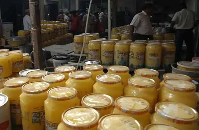 Nhận tin mật rồi đột kích một cơ sở, công an triệt phá đường dây sản xuất bơ giả từ hóa chất, tịch thu hơn 300kg sản phẩm pha trộn - Ảnh 1