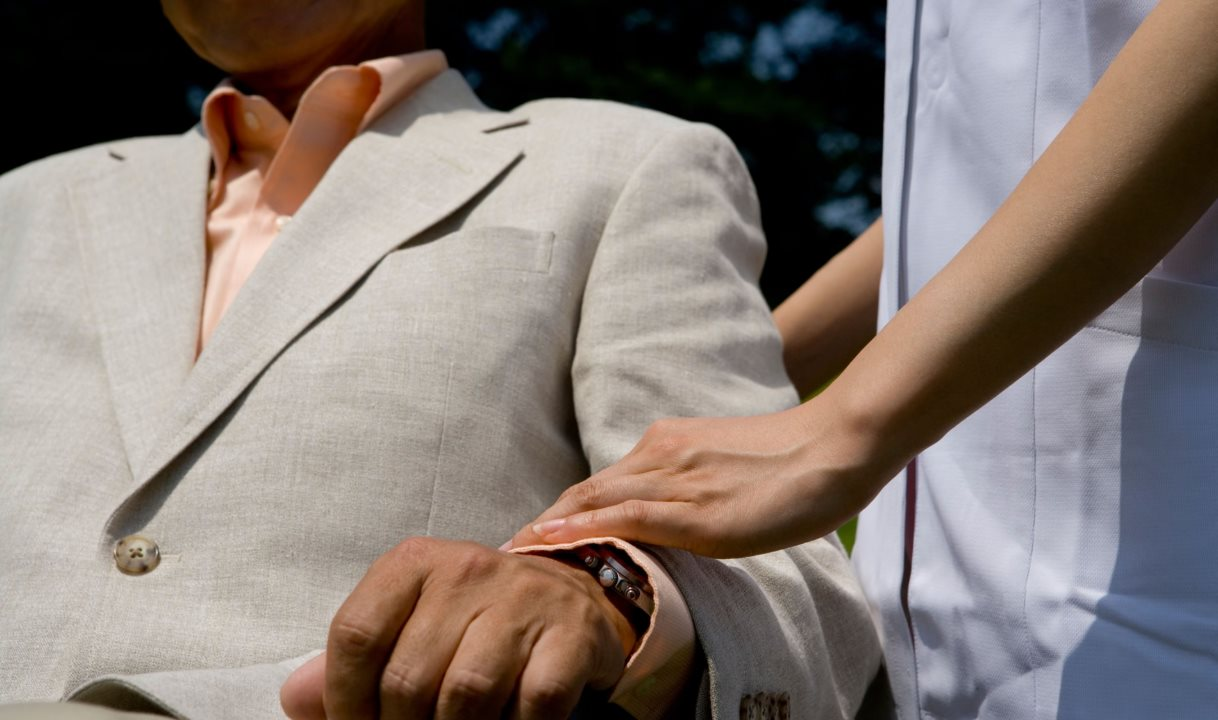 Nhật Bản đối mặt rủi ro 2 nghìn tỷ USD ‘đóng băng’ vì sa sút trí tuệ: Khi gần nửa GDP nền kinh tế nằm trong tay các cụ già - Ảnh 1