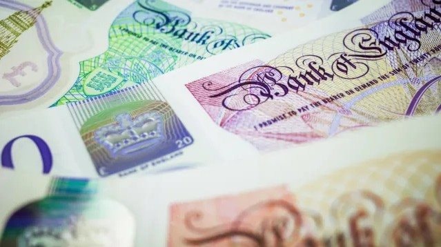 Thuế 'ngầm' 50 tỷ USD tại Anh: Tại sao người dân đang cảm thấy nghèo đi dù được tăng lương? - Ảnh 2