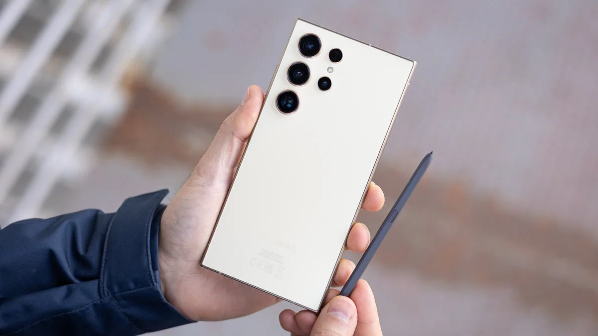 Chuyên gia công nghệ: "Hãy nghe tôi, chạy ra cửa hàng và chỉ mua những mẫu điện thoại kiểu này" - Ảnh 1