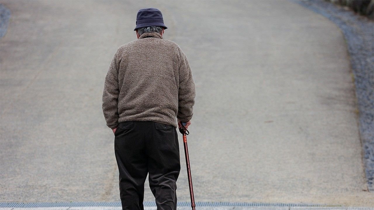 Nhật Bản đối mặt rủi ro 2 nghìn tỷ USD ‘đóng băng’ vì sa sút trí tuệ: Khi gần nửa GDP nền kinh tế nằm trong tay các cụ già - Ảnh 3