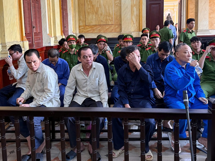 “Nhắm mắt” nghiệm thu PCCC, làm giả hồ sơ xây dựng ở quận Phú Nhuận cũ: 11 người lãnh án - Ảnh 1