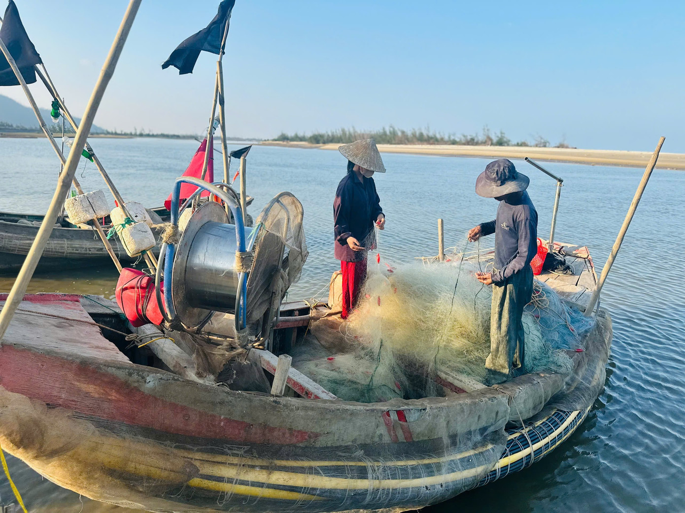 Ngư dân Hà Tĩnh trúng đậm ‘lộc biển’, thu tiền triệu mỗi ngày - Ảnh 8