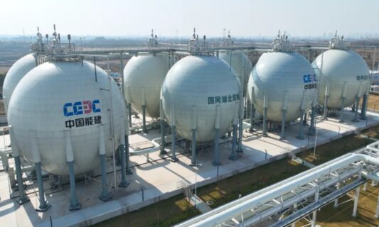 Công trình chưa từng có của Trung Quốc làm rung chuyển ngành năng lượng: nhà máy lưu trữ điện cung cấp đủ cho 600.000 hộ gia đình, cắt giảm 520.000 tấn khí CO2/năm - Ảnh 1