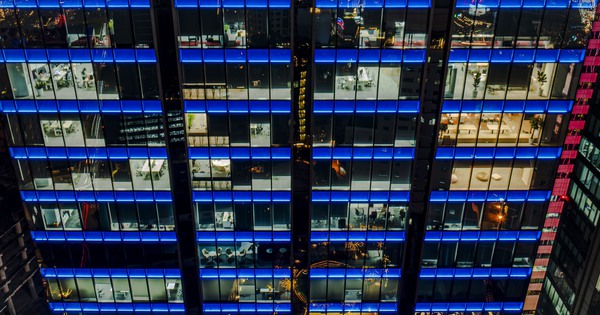 Buổi tối trong các văn phòng ở TP.HCM: VPBank sáng đèn nhiều hơn khách sạn, Viettel vẫn nhộn nhịp sau 20h, nhân viên CJ về đúng giờ