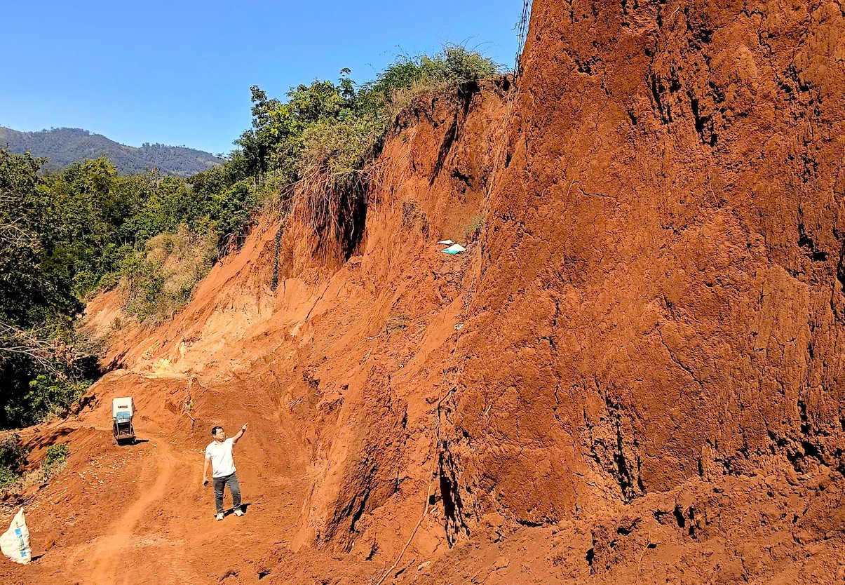 Vì sao nhiều hộ dân ở Gia Lai vẫn cố thủ quanh vực 'tử thần'? - Ảnh 1