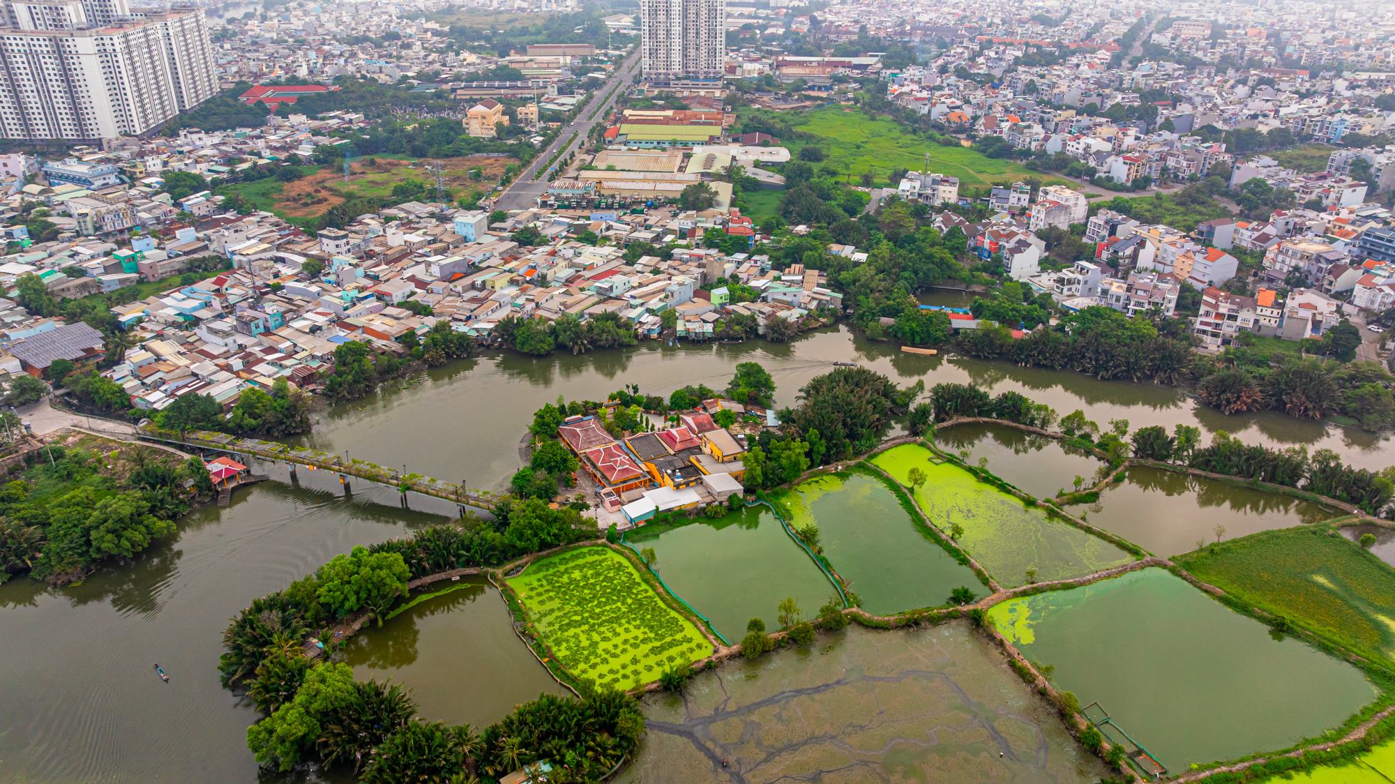 Cảnh Người dân sống cạnh 2 con rạch nước đen chờ “đổi đời” từ dự án 17.000 tỷ đồng tại TPHCM - Ảnh 3