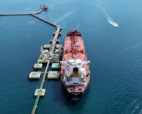 Khoan sâu 5.800m xuống đáy biển, phát hiện mỏ dầu khí rộng 300 km2, trữ lượng lên tới hàng tỷ thùng - Ảnh 1