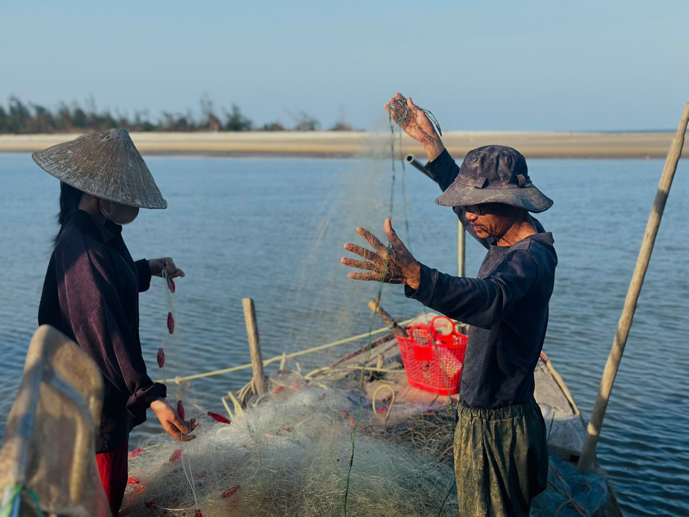 Ngư dân Hà Tĩnh trúng đậm ‘lộc biển’, thu tiền triệu mỗi ngày - Ảnh 9