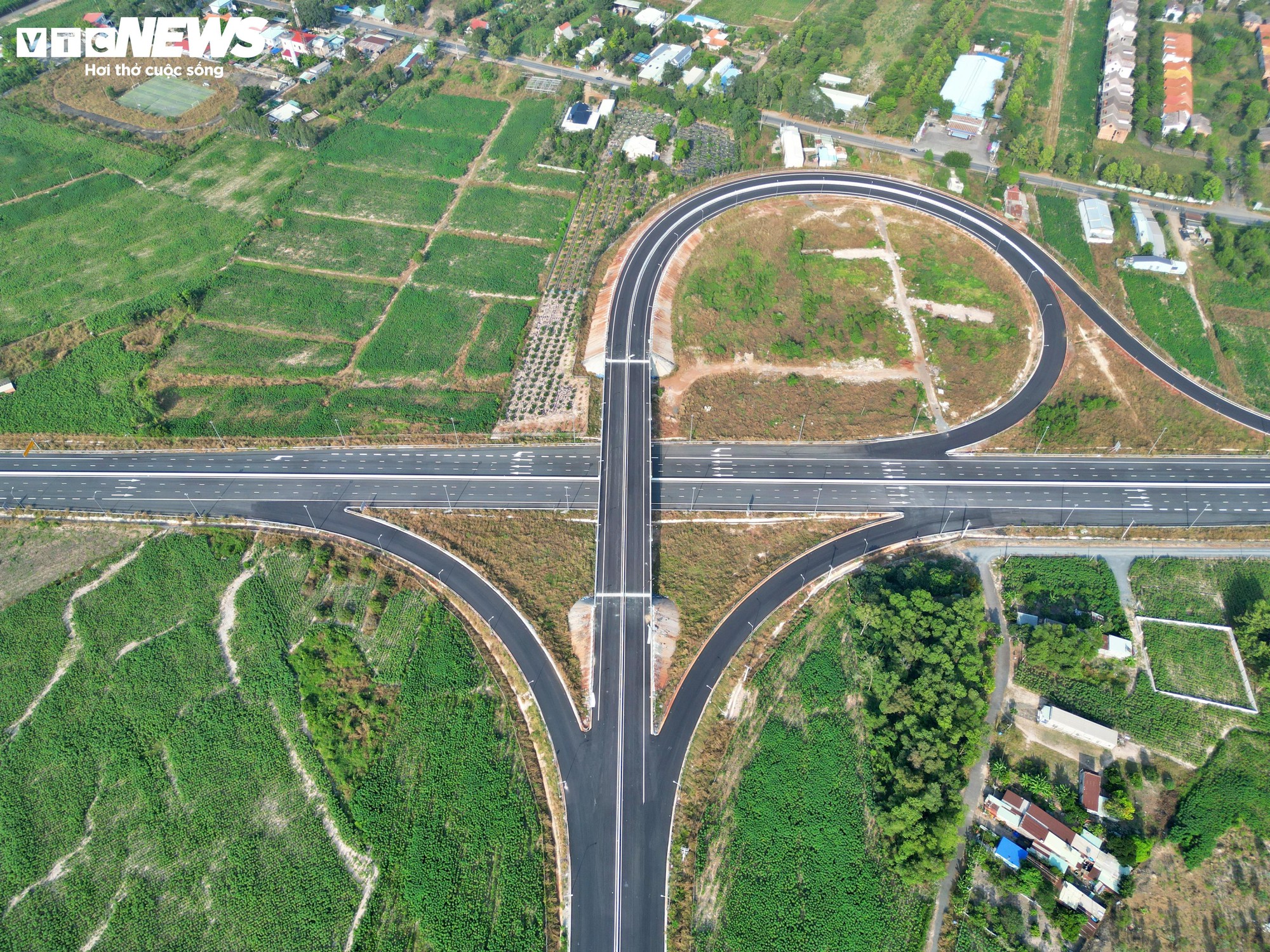 Toàn cảnh 38 km cao tốc Biên Hòa - Vũng Tàu trước ngày thông xe - Ảnh 13