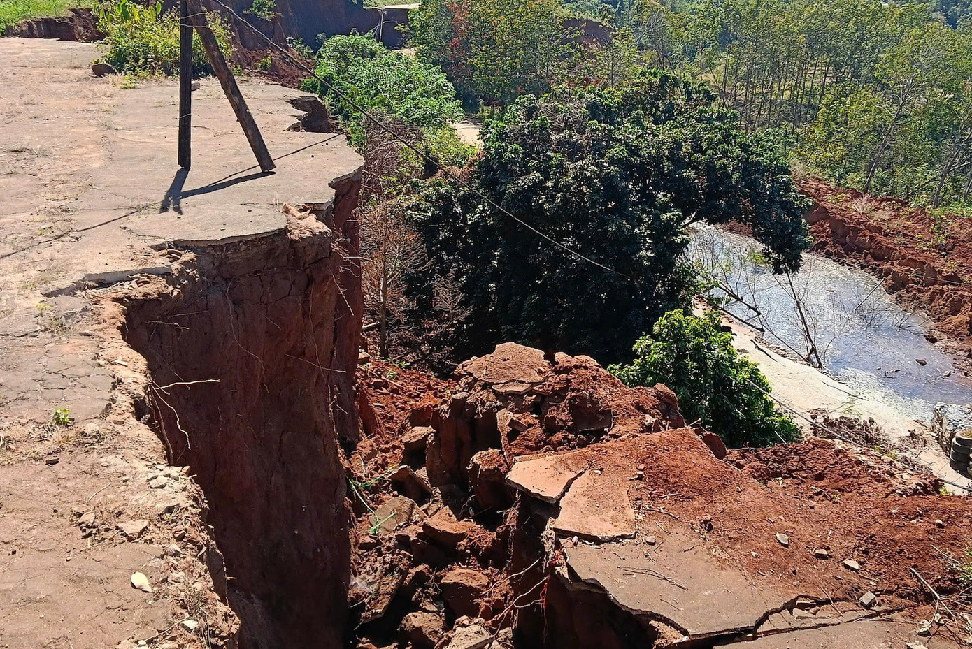 Vì sao nhiều hộ dân ở Gia Lai vẫn cố thủ quanh vực 'tử thần'? - Ảnh 2