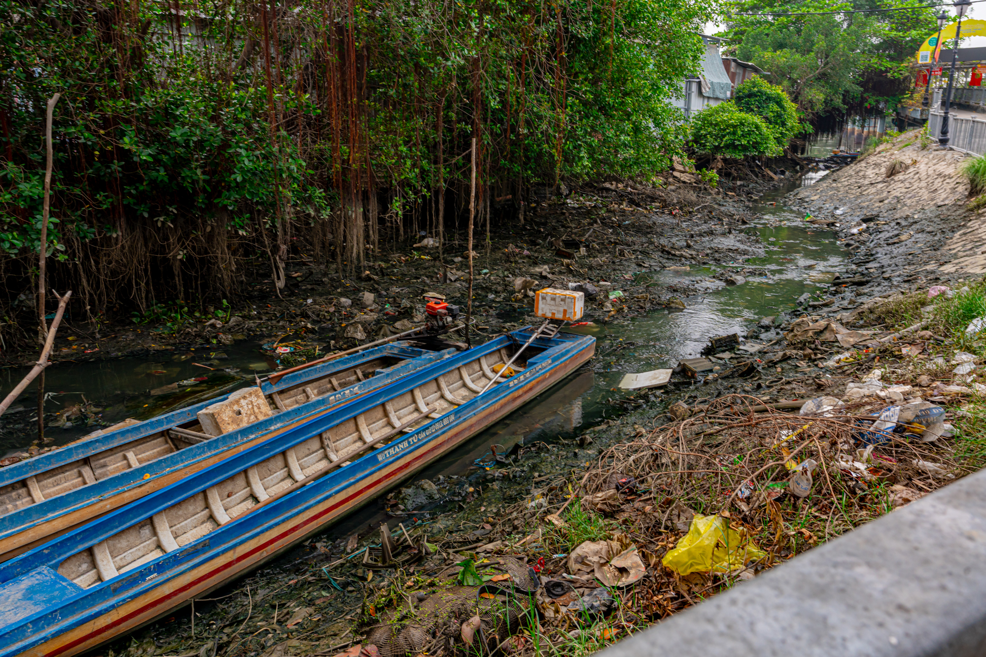 Cảnh Người dân sống cạnh 2 con rạch nước đen chờ “đổi đời” từ dự án 17.000 tỷ đồng tại TPHCM - Ảnh 4