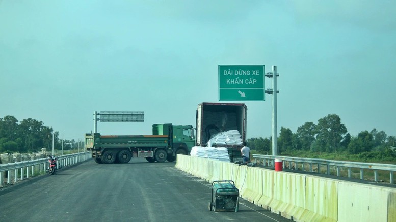 Khẩn trương hoàn thành đồng bộ cao tốc Bắc - Nam đoạn Cần Thơ - Cà Mau - Ảnh 1