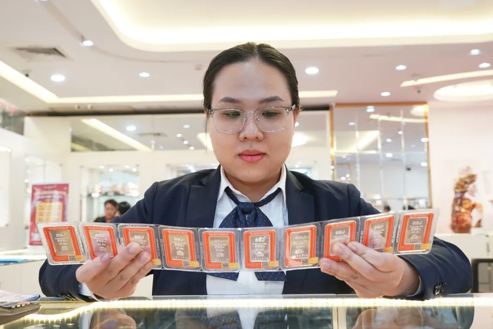 Thị trường bạc sôi động và... rủi ro - Ảnh 1